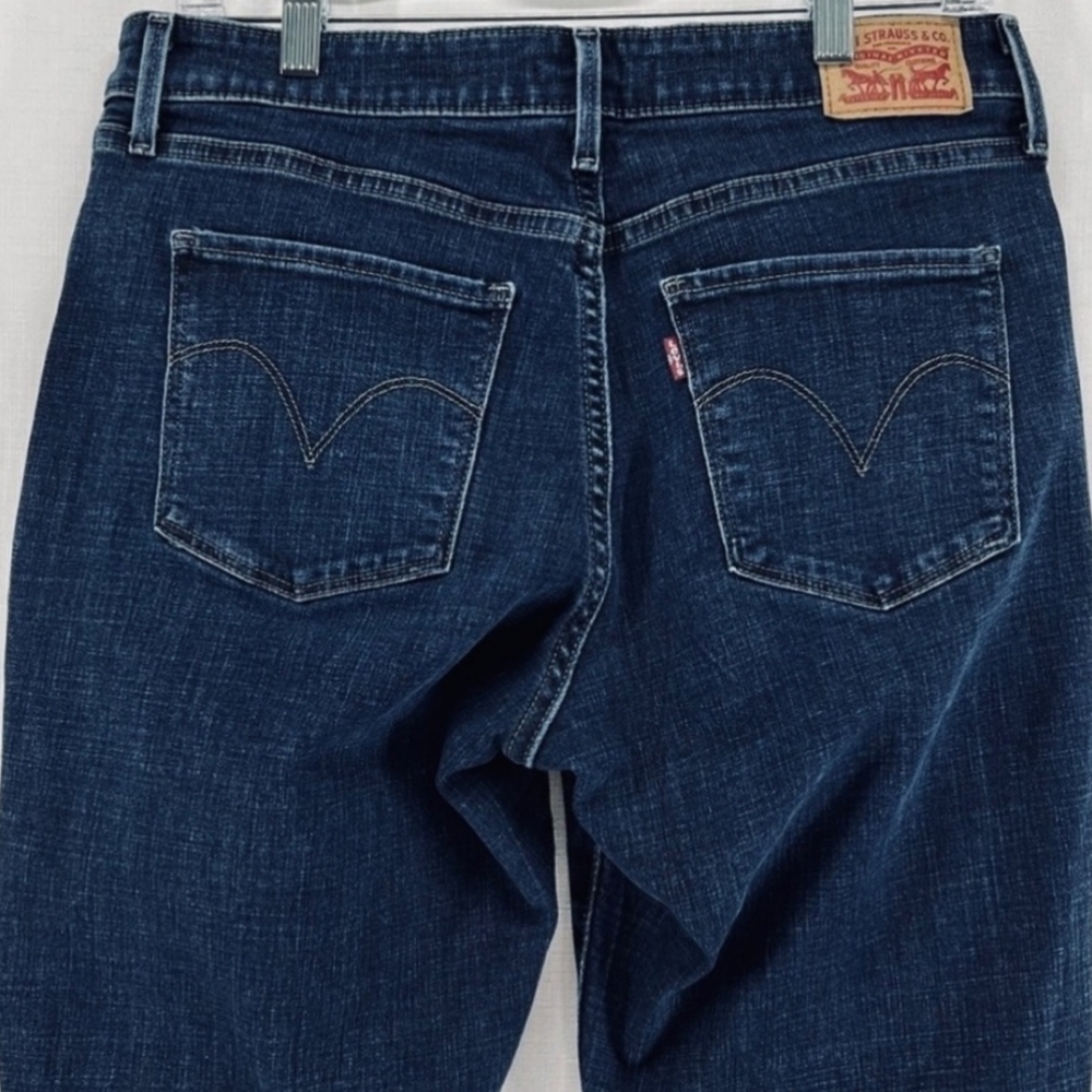 Authentic Levi's - Picture 2 of 6